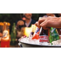 喝碳酸饮料，小心会长皱纹